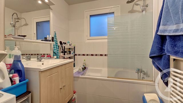 Appartement T3 à vendre - 3 pièces - 70.0 m2 - TREFFLEAN - 56 - BRETAGNE - Century 21 Tex'Immo